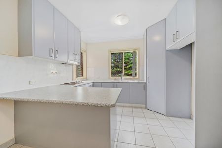 Neat And Tidy 3 Bedroom Family Home - Photo 3