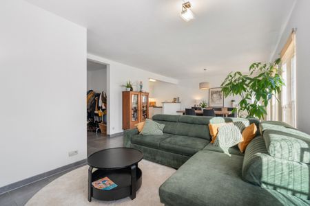 Appartement met twee kamers en ondergrondse autostaanplaats - Photo 3