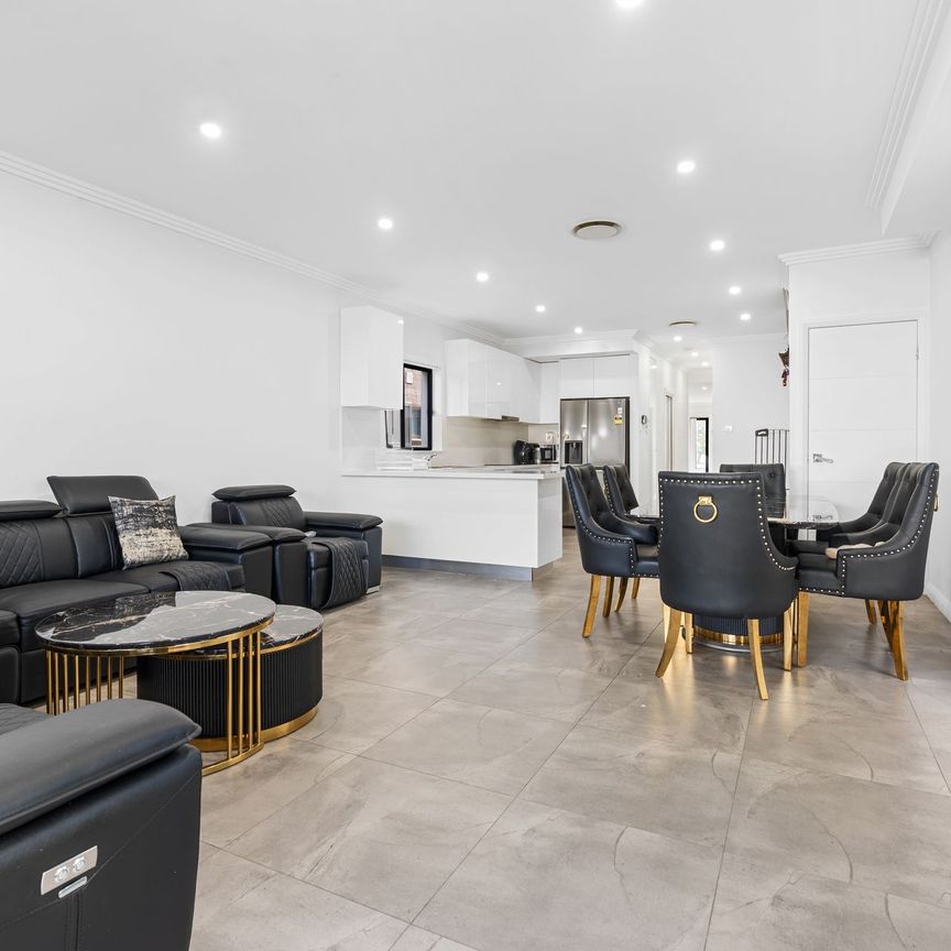 Free standing duplex - Photo 1