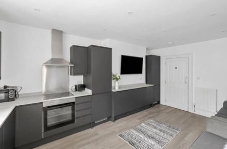 1 bedroom in a house share to rent - Photo 2