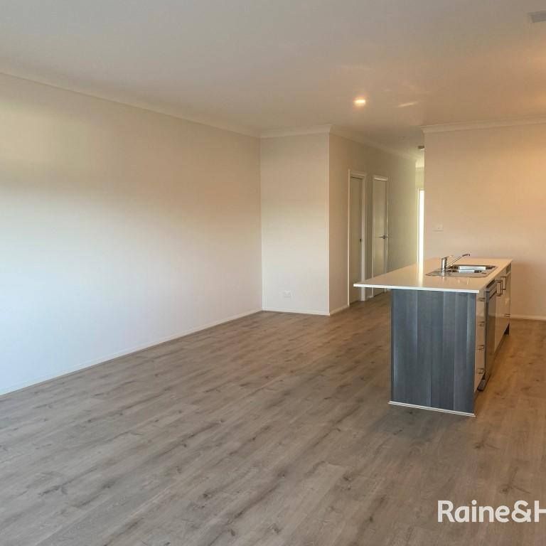 Modern Townhouse Living by the Shoalhaven River - Photo 1