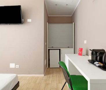 Largo Caduti del Lavoro, Bologna, Emilia-Romagna 40122 - Photo 2