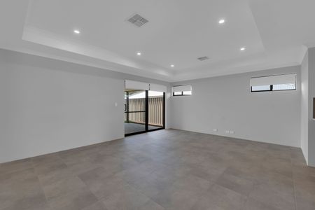 Four Bedroom Home in Whitby - Photo 2