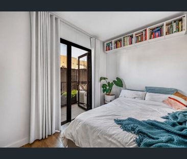 Stylish East Melbourne Apartment with Parking - Photo 5