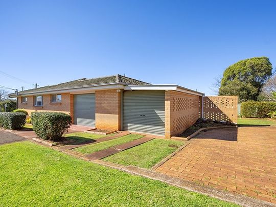Family Home just a 2 Minute Walk from Centenary Heights State High - Photo 1