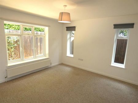 4 bedroom detached house to rent - Photo 4