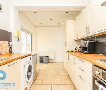 4 bed Detached House for Rent - Photo 3