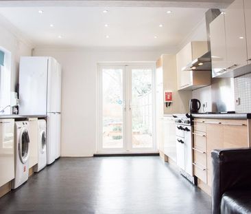 1 bedroom in a house share to rent - Photo 4