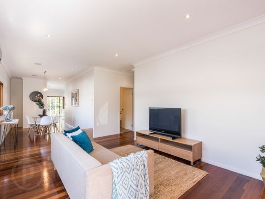 9 Longfellow Street, Norman Park QLD 4170 - House For Rent | Domain - Photo 1