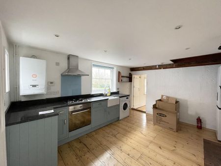 2 bedroom semi-detached house to rent - Photo 5