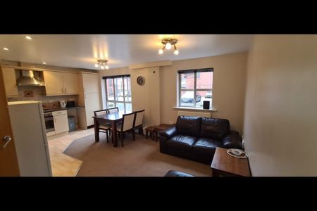 2 Bed Flat, Royal Victoria Court, NG7 - Photo 2