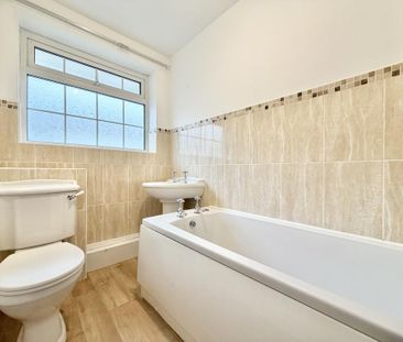 4 bedroom detached house to rent - Photo 4