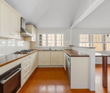 YOUR WHITE PICKET FENCE, DUAL LIVING DREAM! - Photo 6