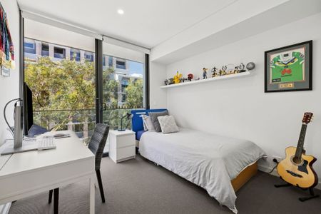 Contemporary Inner-City Elegance in the Heart of Rosebery - Photo 4