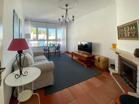Sunny, fully furnished 2-bedroom apartment, located in a quiet area of Alto dos Gaios. - Photo 5