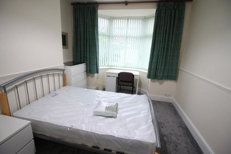 4 bedroom terraced house to rent - Photo 2