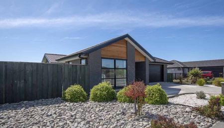 Modern Home, Family Ready - Photo 2