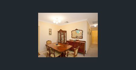 RARE 3-BEDROOM VILLA - Photo 2