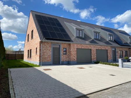 Recente energiezuinige halfopen woning met garage - Photo 2