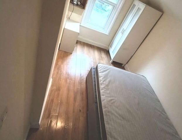 Ipswich Road Room 4 - Photo 1