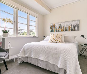 Historic Art Deco Apartment - Fully Furnished - Photo 4