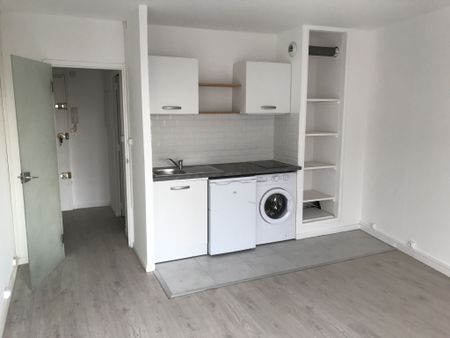 Appartement 1 pièces 25m2 MARSEILLE 3EME 550 euros - Photo 4