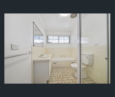 Neat & Tidy Townhouse - Photo 6