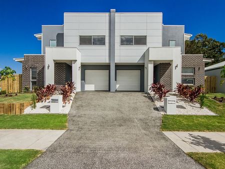 Beautiful Home with large side access! - Photo 5