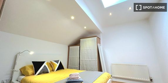 Spacious room in shared apartment in Portersfield, Dublin - Photo 2