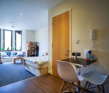 Flat 4, Gladstone Buildings, 1 St James Row, S1 2EU - Photo 1