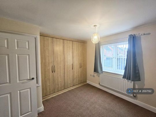 2 bedroom end of terrace house to rent - Photo 1