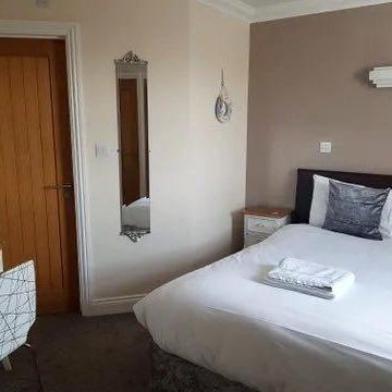 Guest house to rent - Photo 1