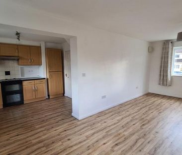 4 bedroom semi-detached house to rent - Photo 6