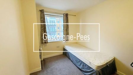 Winterthur Way, RG21 - Photo 2