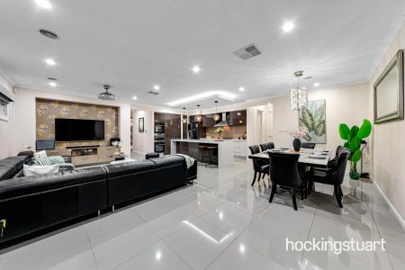 GREAT FAMILY HOME IN WOLLERT - Photo 2