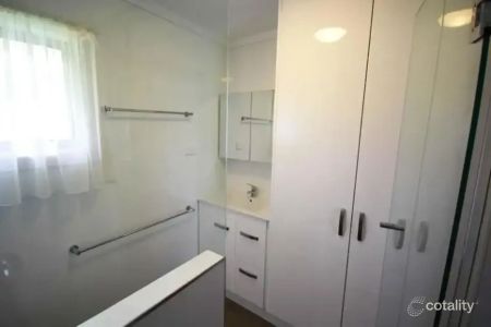 "Stylish, quiet, and close to everything." - Photo 4