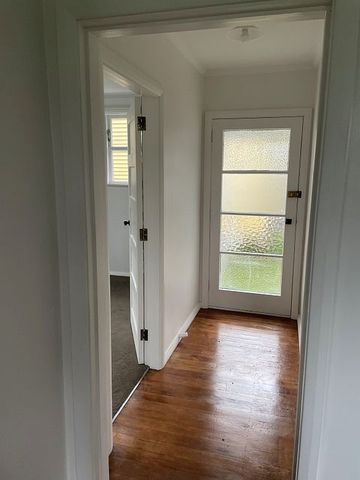 Newly Renovated 3 Bedroom Home - Photo 2