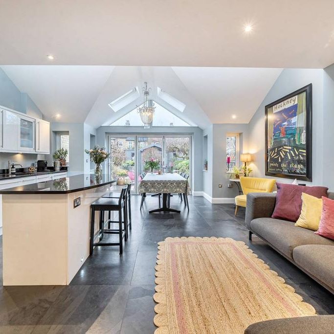 4 bedroom terraced house to rent - Photo 1