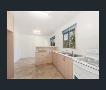 9 Leslie St, East Ipswich, Qld 4305 - Photo 3