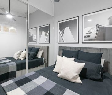 New York-inspired warehouse apartment, steps from James Street - Photo 3