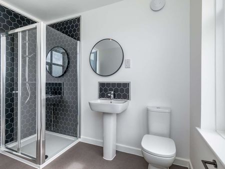 High end 6 bed HMO Room 3 - Photo 5