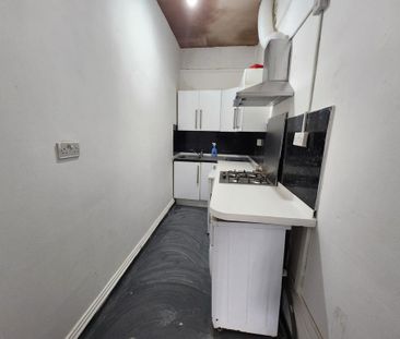 1 bedroom in a flat share to rent - Photo 4