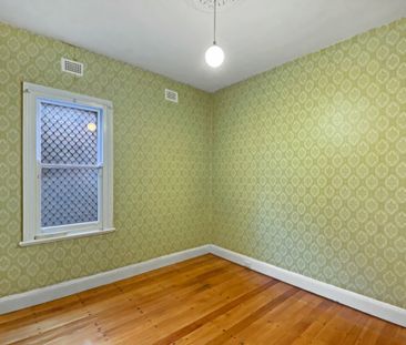 Charming 2-Bedroom Home in the Heart of Leichhardt! - Photo 3