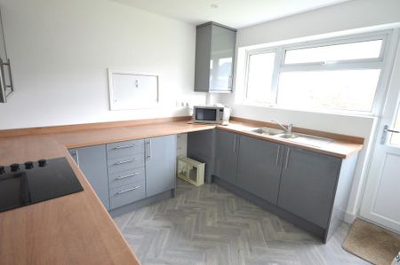 3 bedroom bungalow to rent - Photo 3