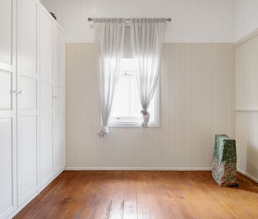 Charming Renovated Eastside Cottage - Photo 3