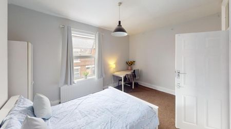 3 bedroom terraced house to rent - Photo 5