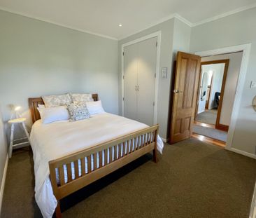 A 3-Bedroom Haven - The Ideal Blend of Classic Charm and Contempora... - Photo 6