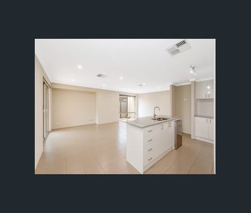 SPACIOUS 4-BEDROOM HOME OPPOSITE PARKLANDS - Photo 5