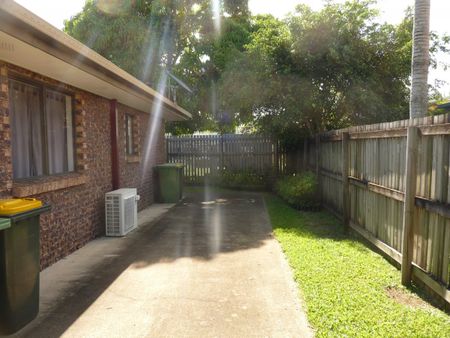 TWO BEDROOM UNIT SOUTH MACKAY - Photo 3