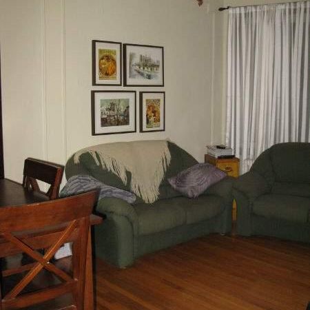 PRES DU METRO SNOWDON 2 CHAMBRES FERMEES- RENOVE - Photo 3